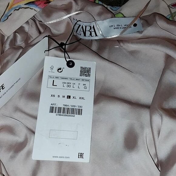 Zara flower Robe ..soooo beautiful silk inside ..very very sexy and well made!! - Picture 7 of 8